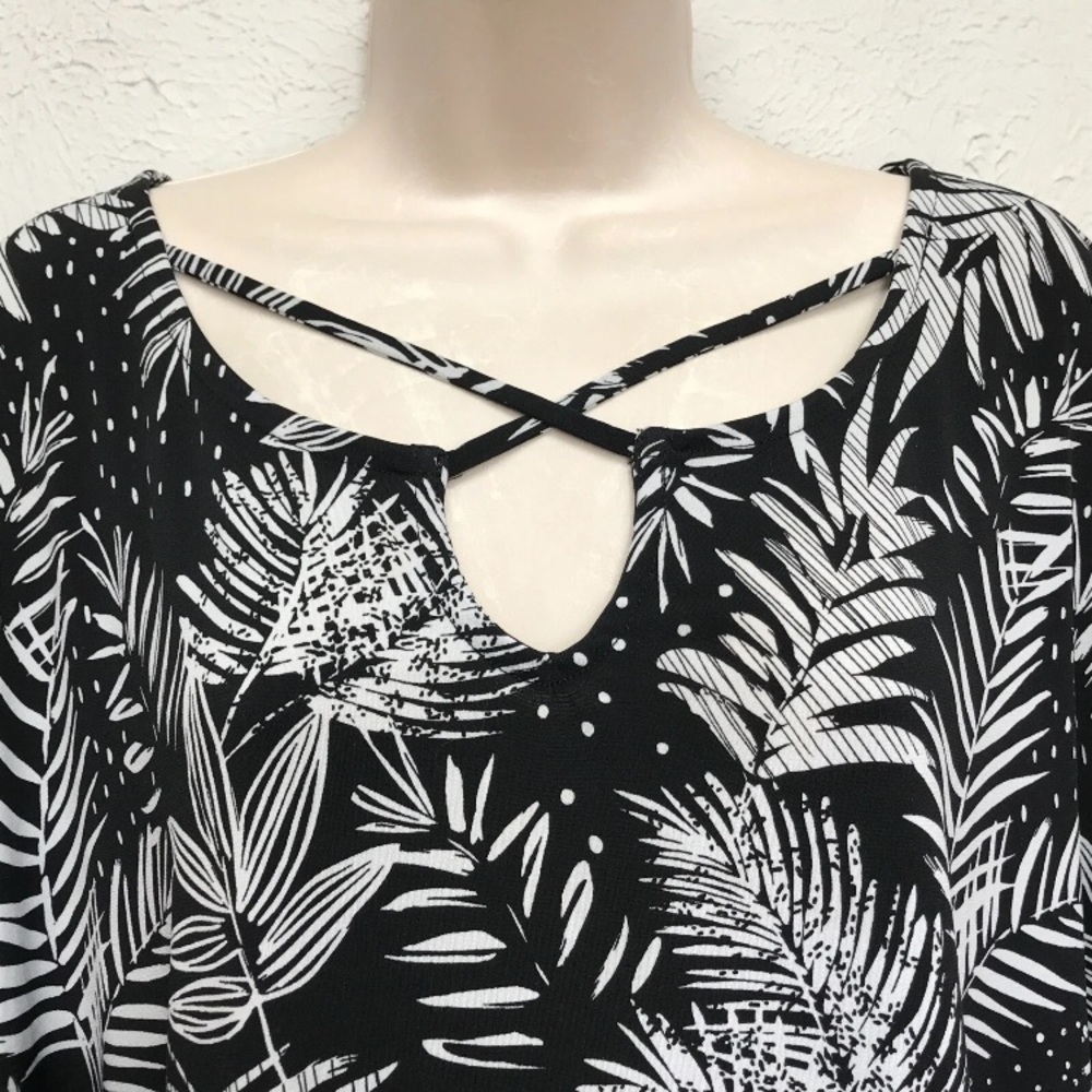 Catherines Shirt Top Womens 3X Black White‎ Tropical Stretch Cold Shoulder - Picture 2 of 7
